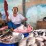 Bagan-Fish vendow in market